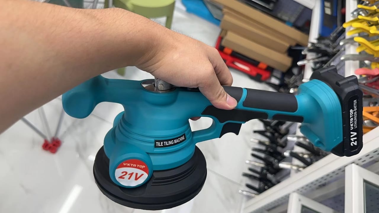 219 - 21 VOLT TILEVIBRATER MACHINE WITH 2 BATTERY