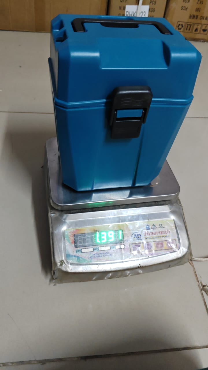 204 - 5 LINE LASER MACHINE WITH 2 BATTERY