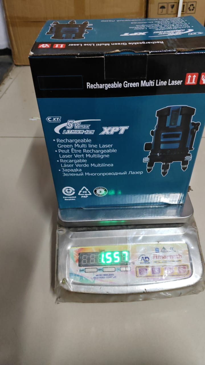 204 - 5 LINE LASER MACHINE WITH 2 BATTERY